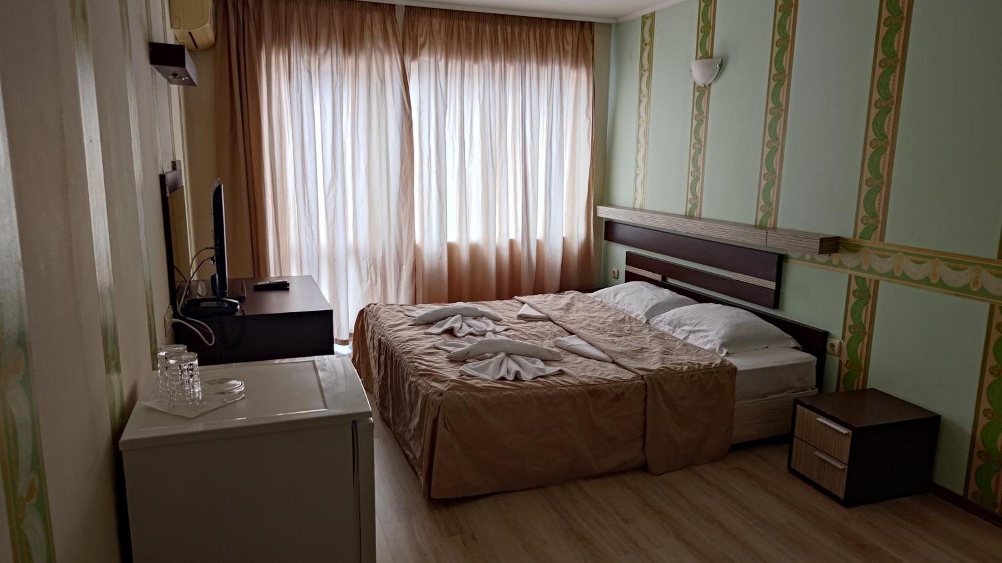 Lotos Hotel Balchik Bagian luar foto