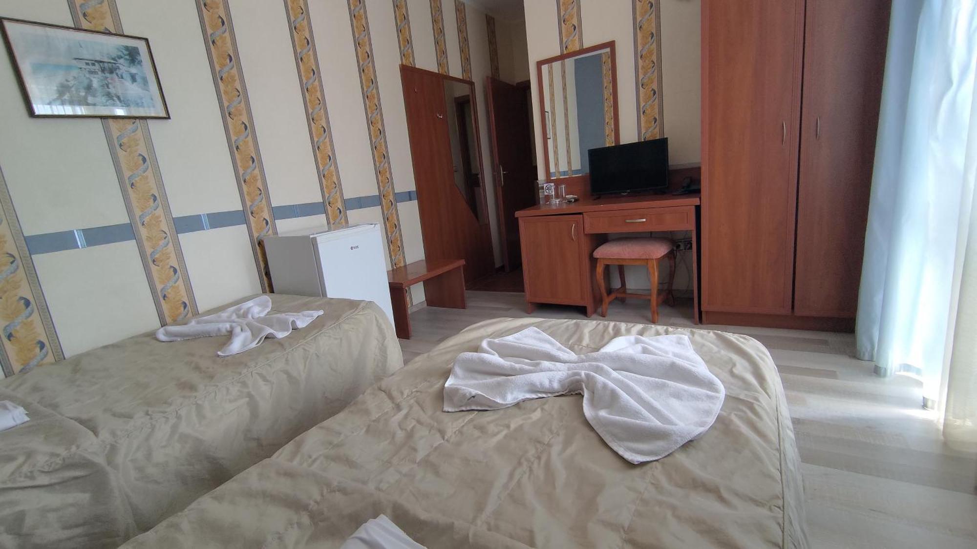 Lotos Hotel Balchik Bagian luar foto