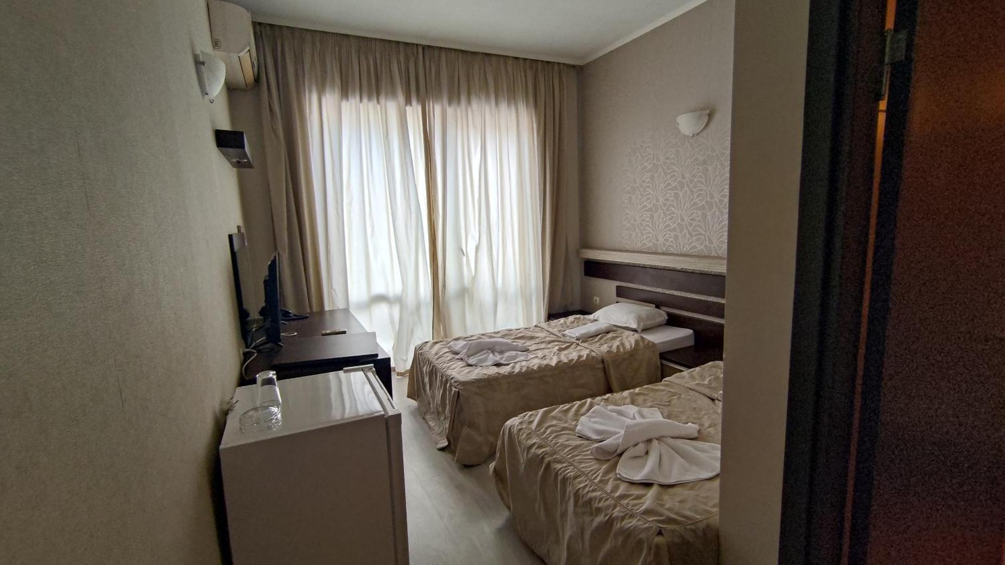 Lotos Hotel Balchik Bagian luar foto