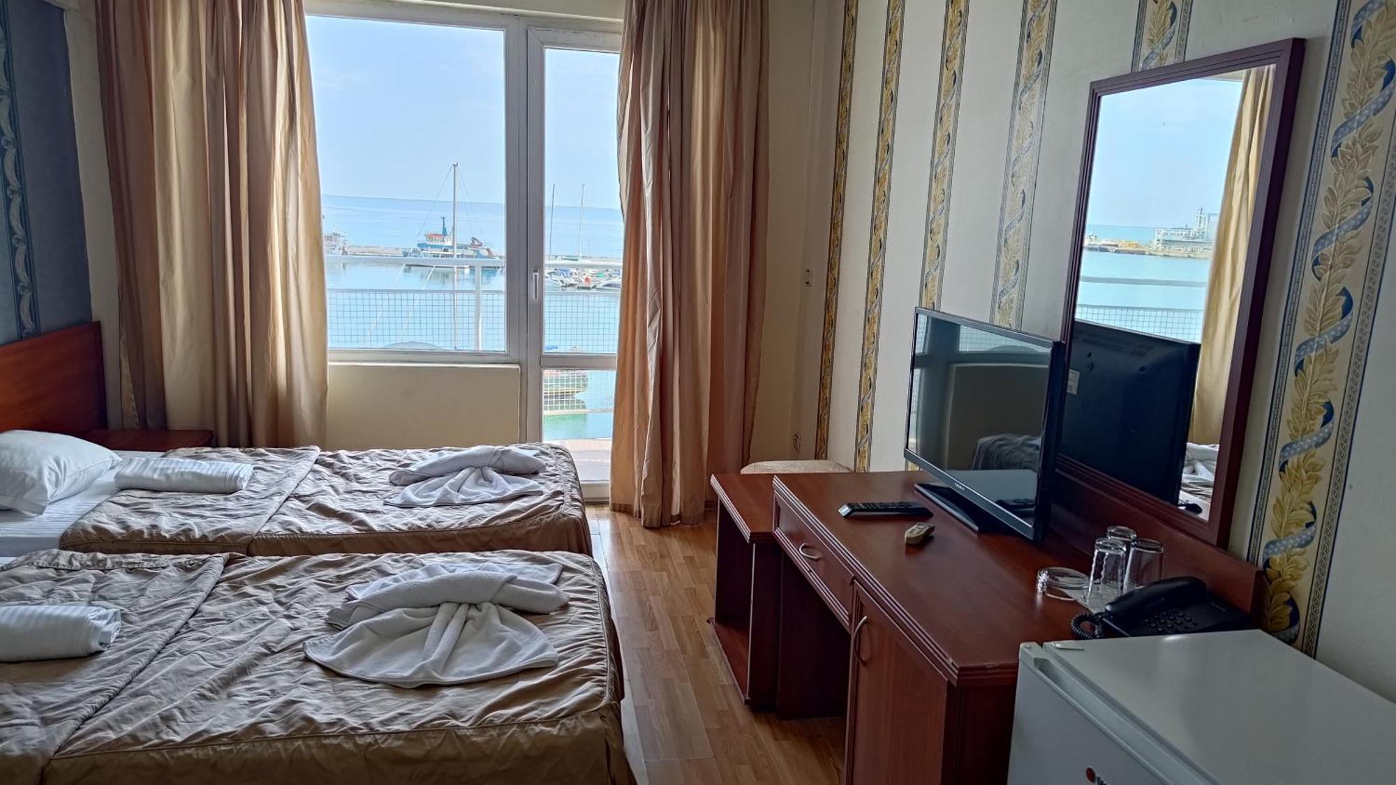 Lotos Hotel Balchik Bagian luar foto