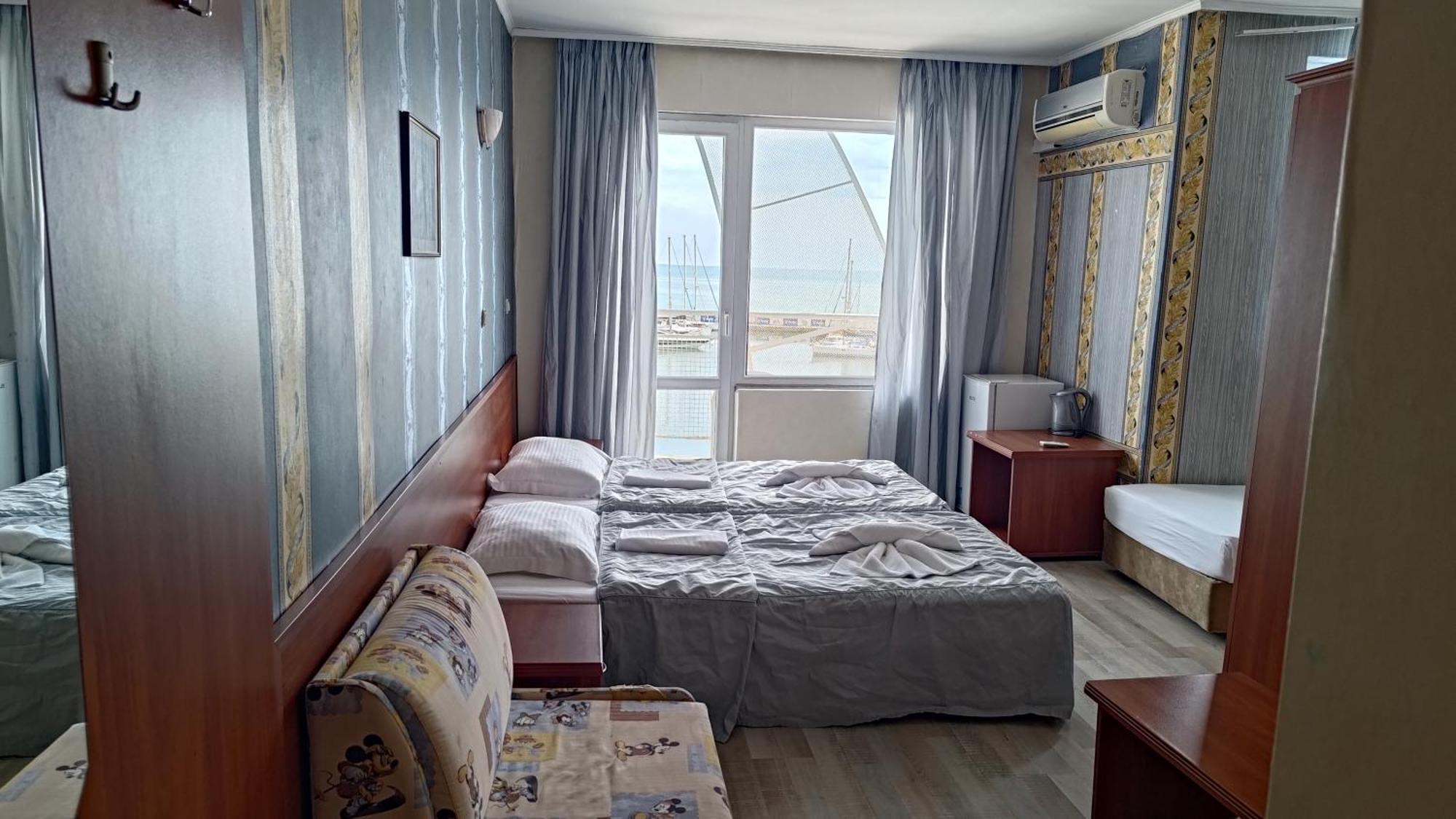 Lotos Hotel Balchik Bagian luar foto