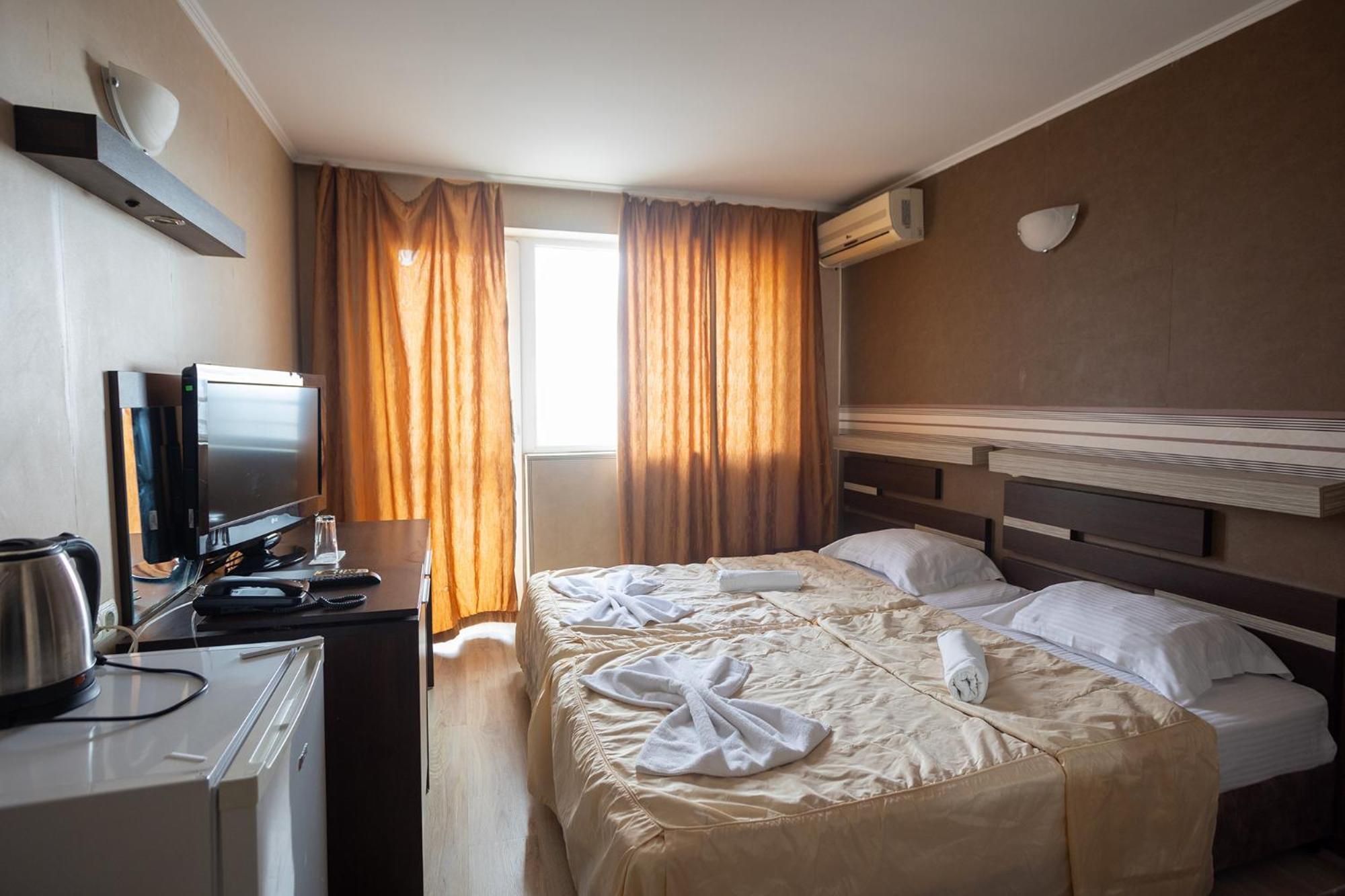 Lotos Hotel Balchik Bagian luar foto