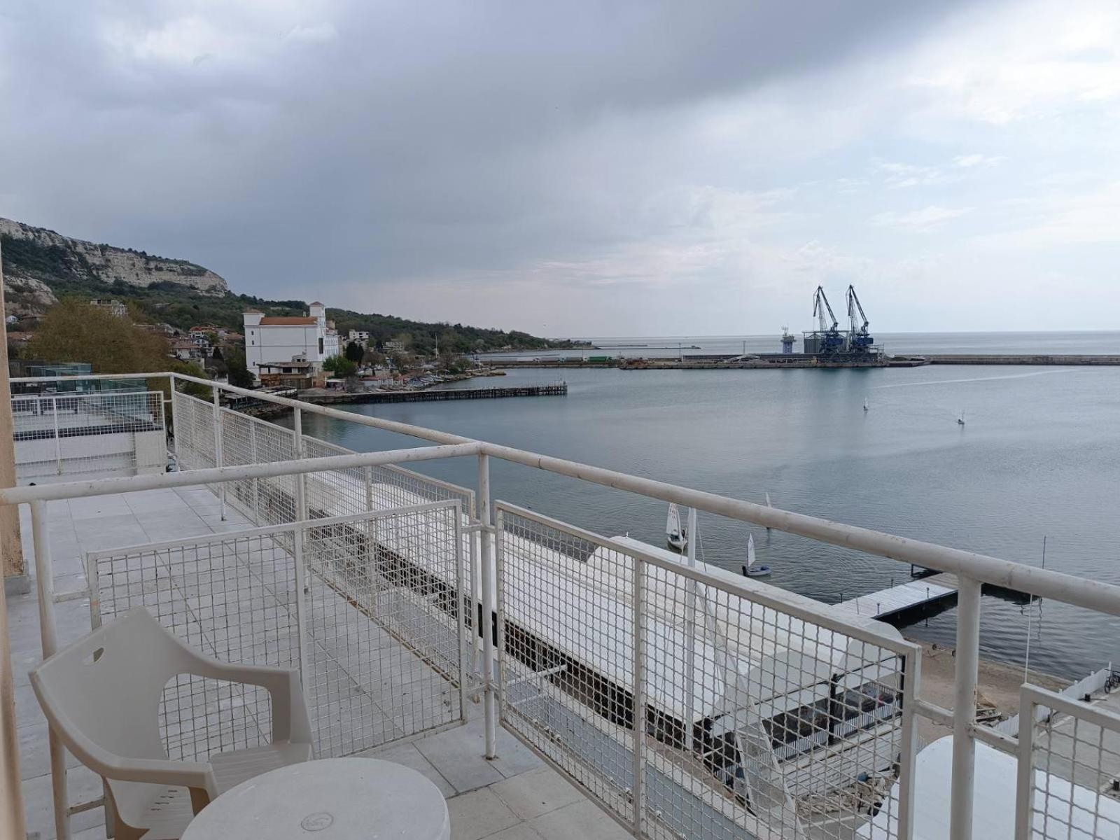 Lotos Hotel Balchik Bagian luar foto