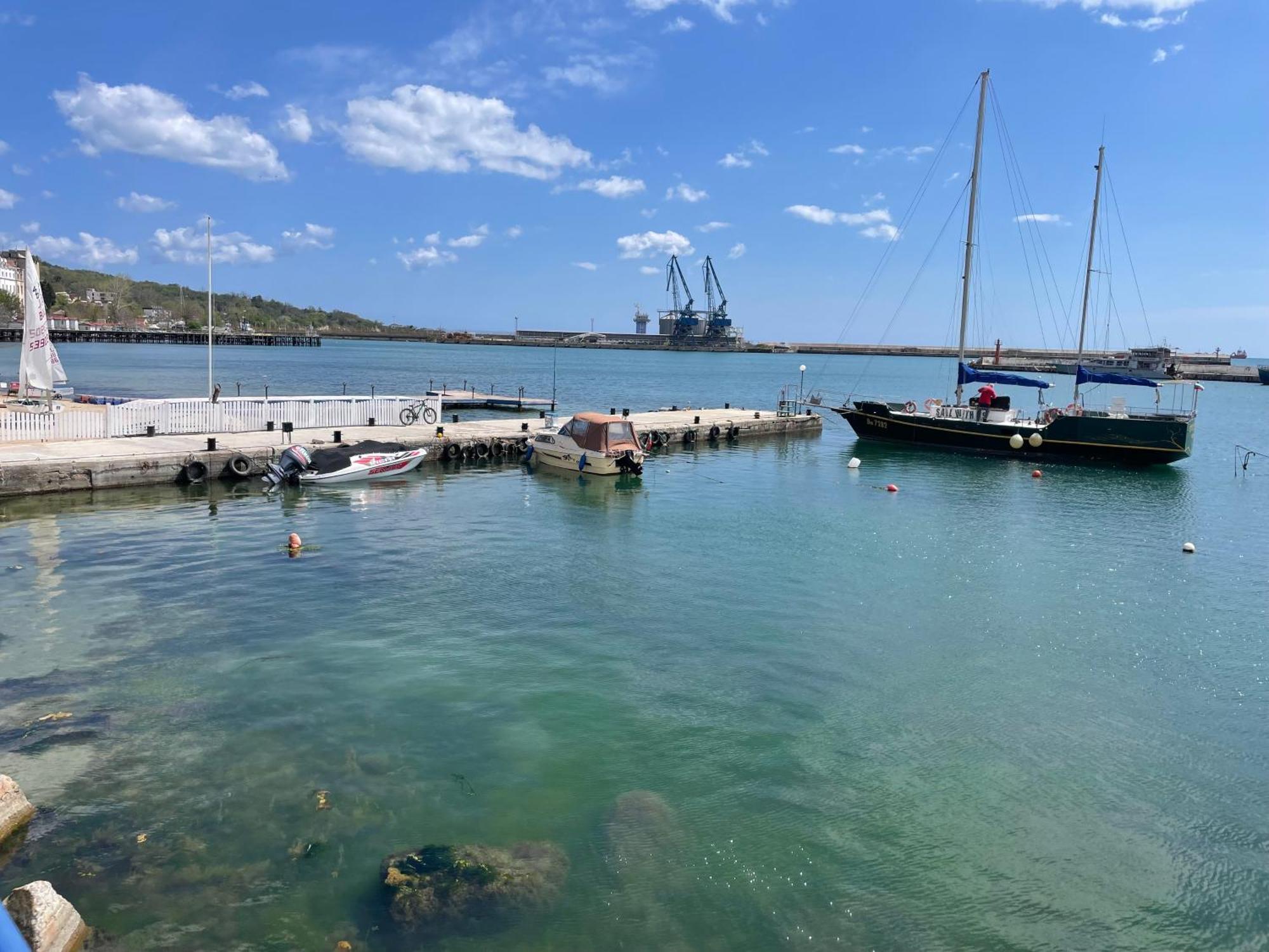 Lotos Hotel Balchik Bagian luar foto