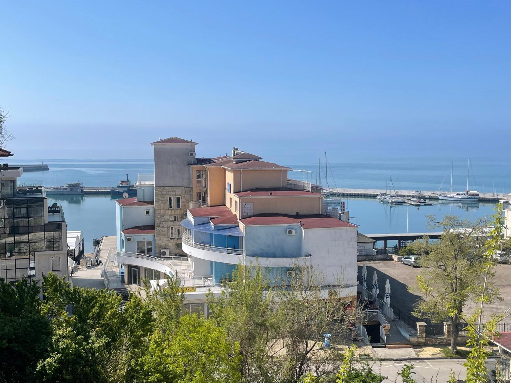 Lotos Hotel Balchik Bagian luar foto