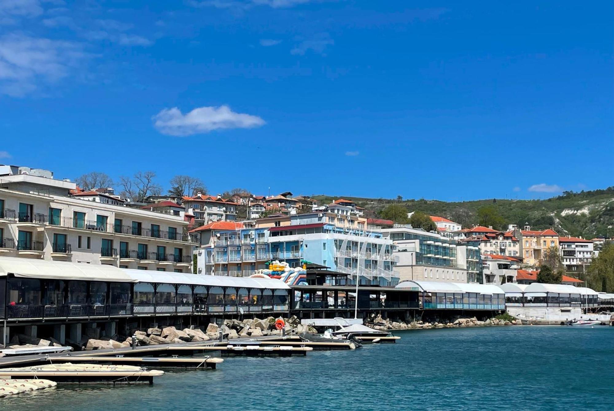 Lotos Hotel Balchik Bagian luar foto