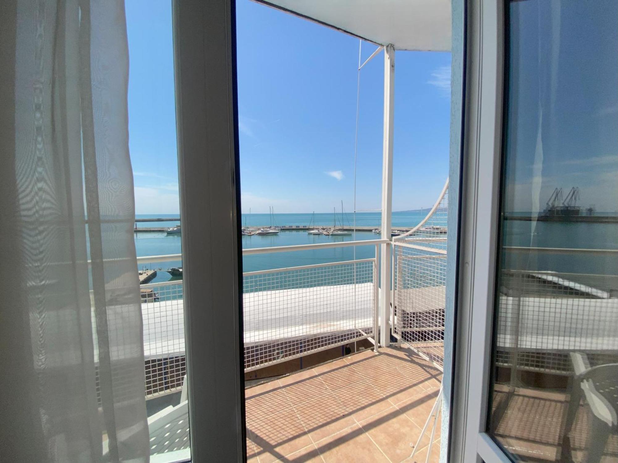 Lotos Hotel Balchik Bagian luar foto