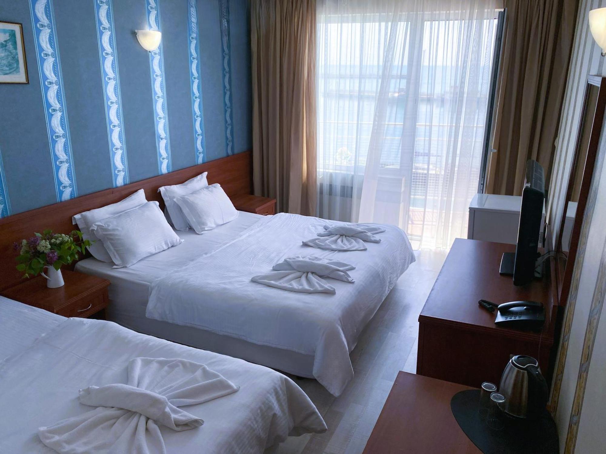Lotos Hotel Balchik Bagian luar foto