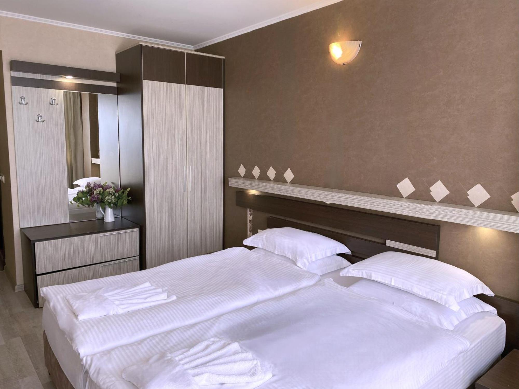 Lotos Hotel Balchik Bagian luar foto